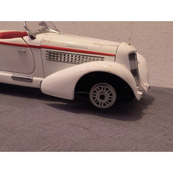 Franklin 1935 Boattail Auburn Speedster (White/Red) NO BOX, FOAM, TOP Nor Wheel - Picture 5 of 12